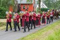 3. Juni 2018: Die Glockenweihe beginnt mit einem Festzug durchs Dorf, angeführt von der Feuerwehrkapelle,...