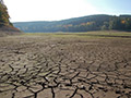 11.10.2008: Leeres Staubecken im sdlichen Teil der Talsperre